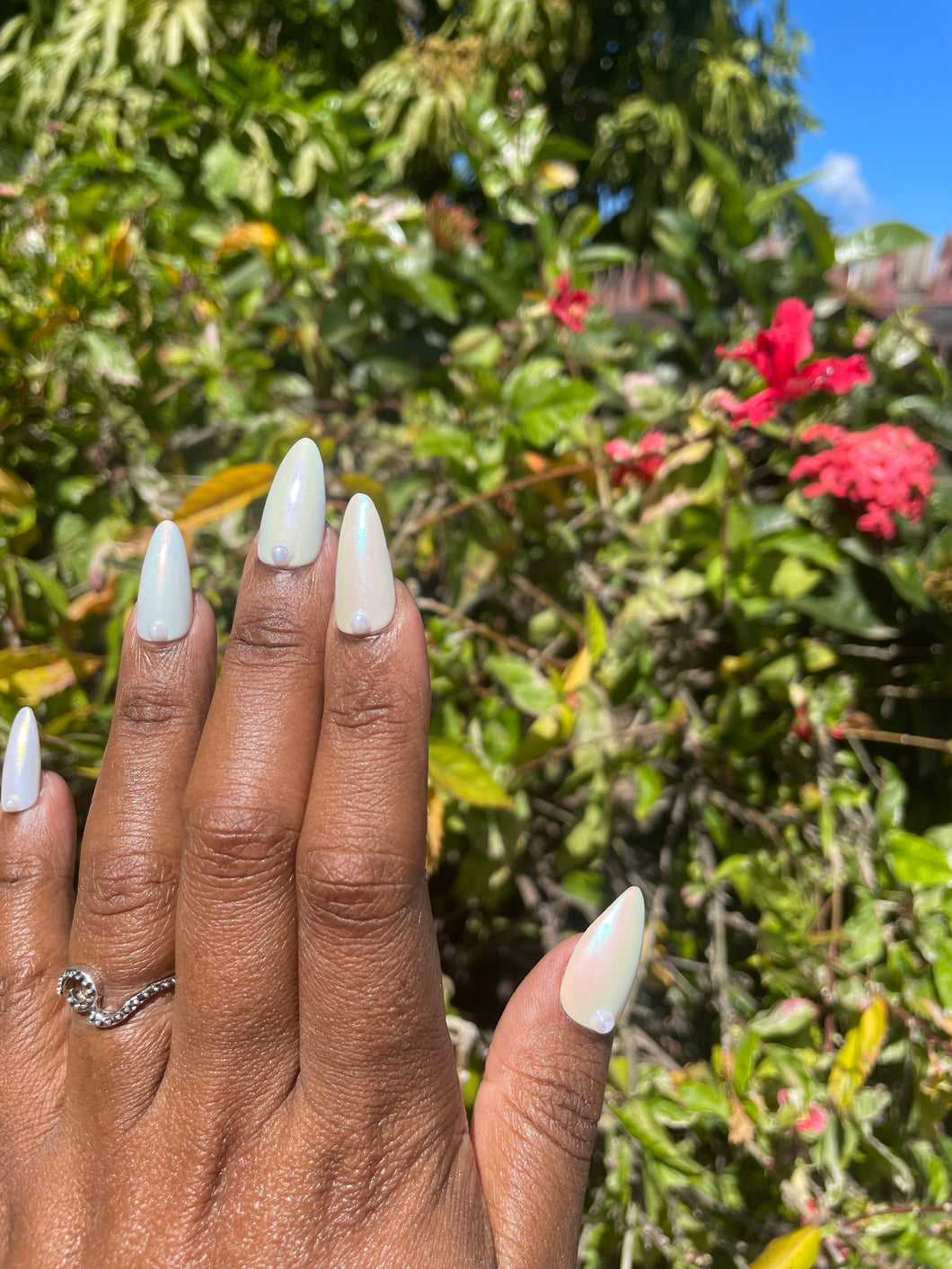 White pearl Luxe Press on Nails