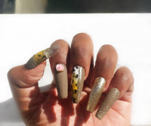 Load image into Gallery viewer, Paw-sitive Luxury Press on Nails
