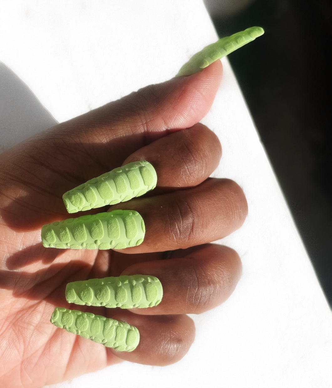 Green iguana Luxe Press on nails